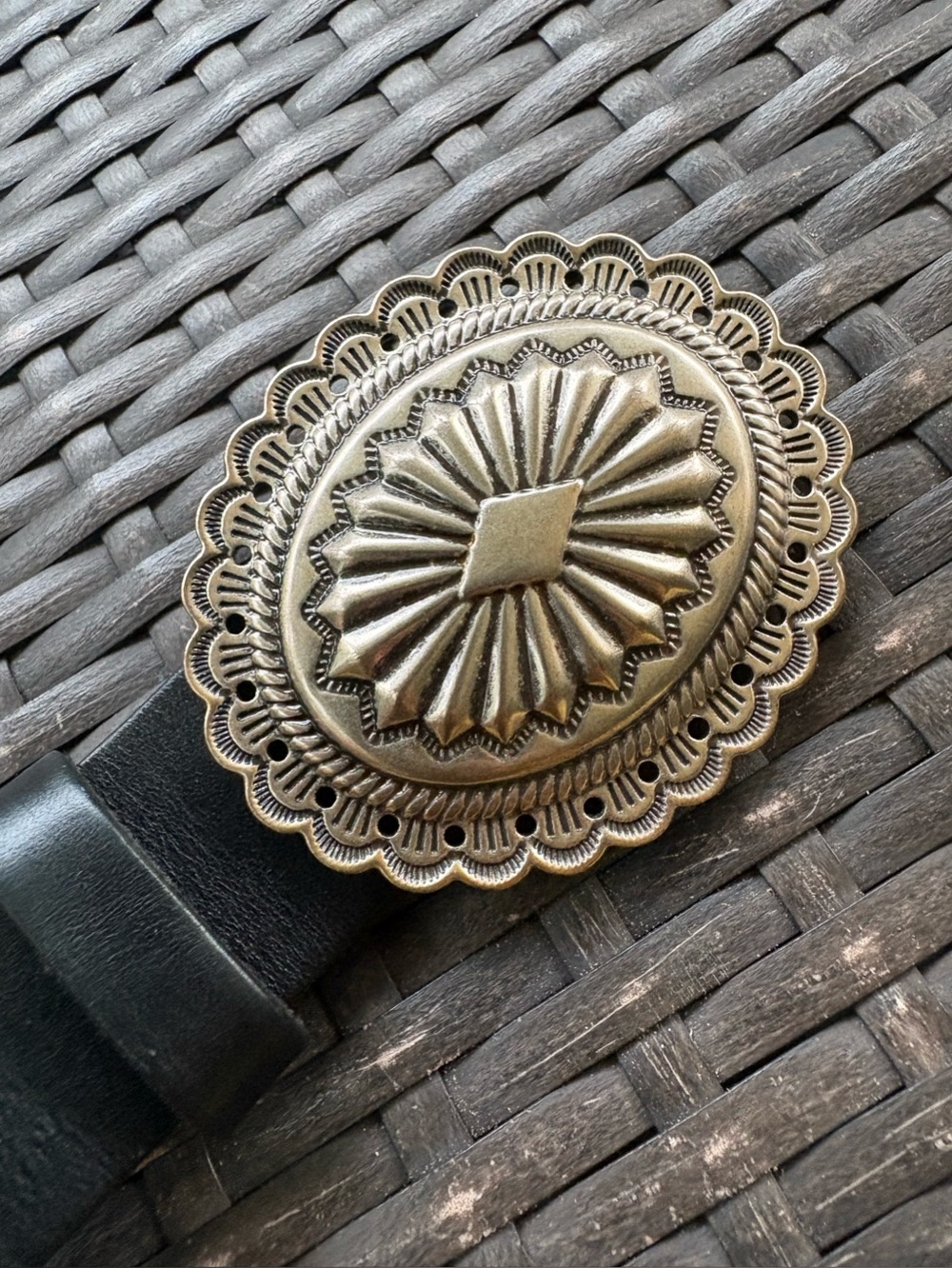 Vintage-Inspired Silver Concho Belt Buckle - Black Leather Accessory
